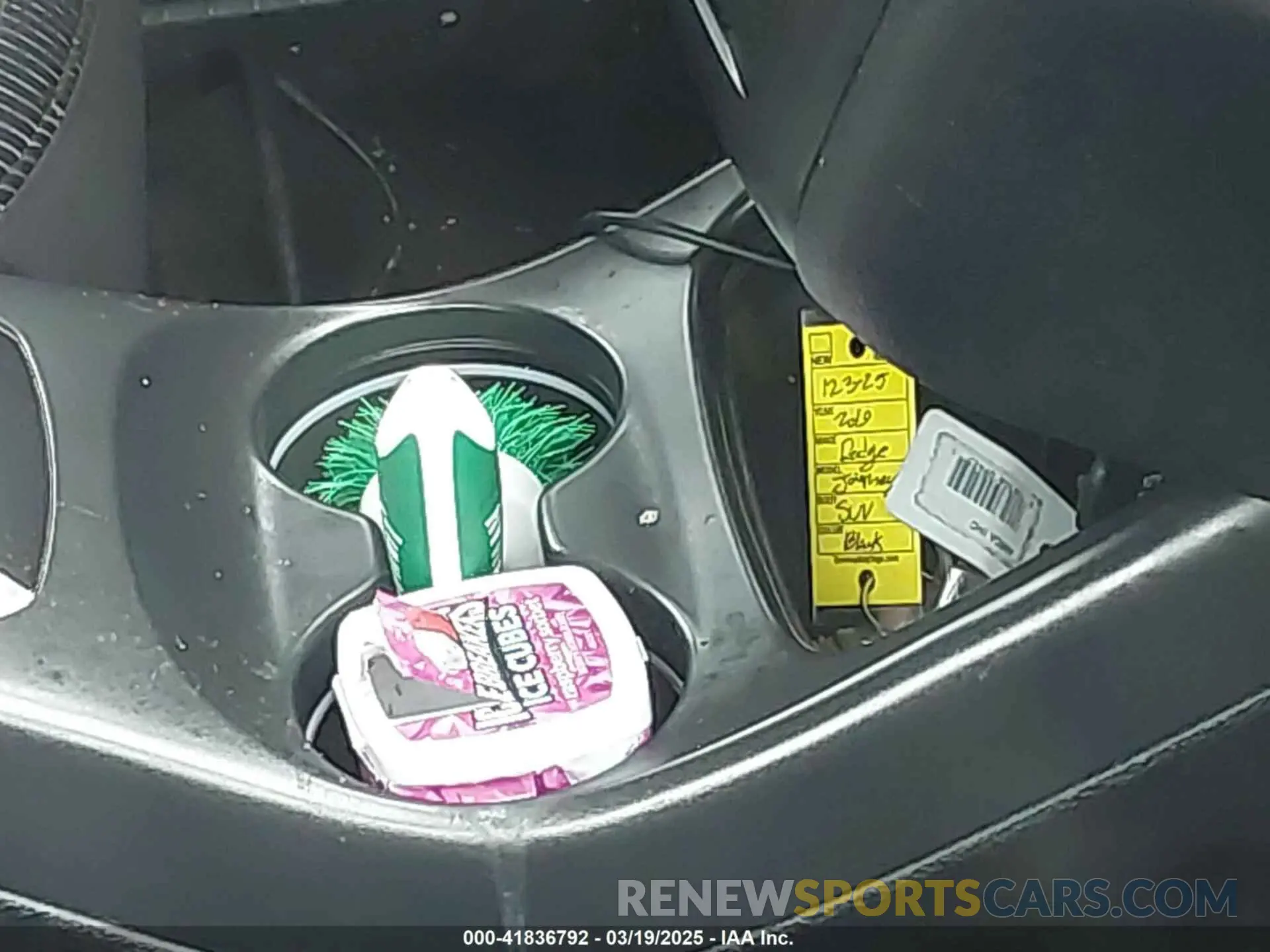 11 Photograph of a damaged car 3C4PDCAB3KT738093 DODGE JOURNEY 2019