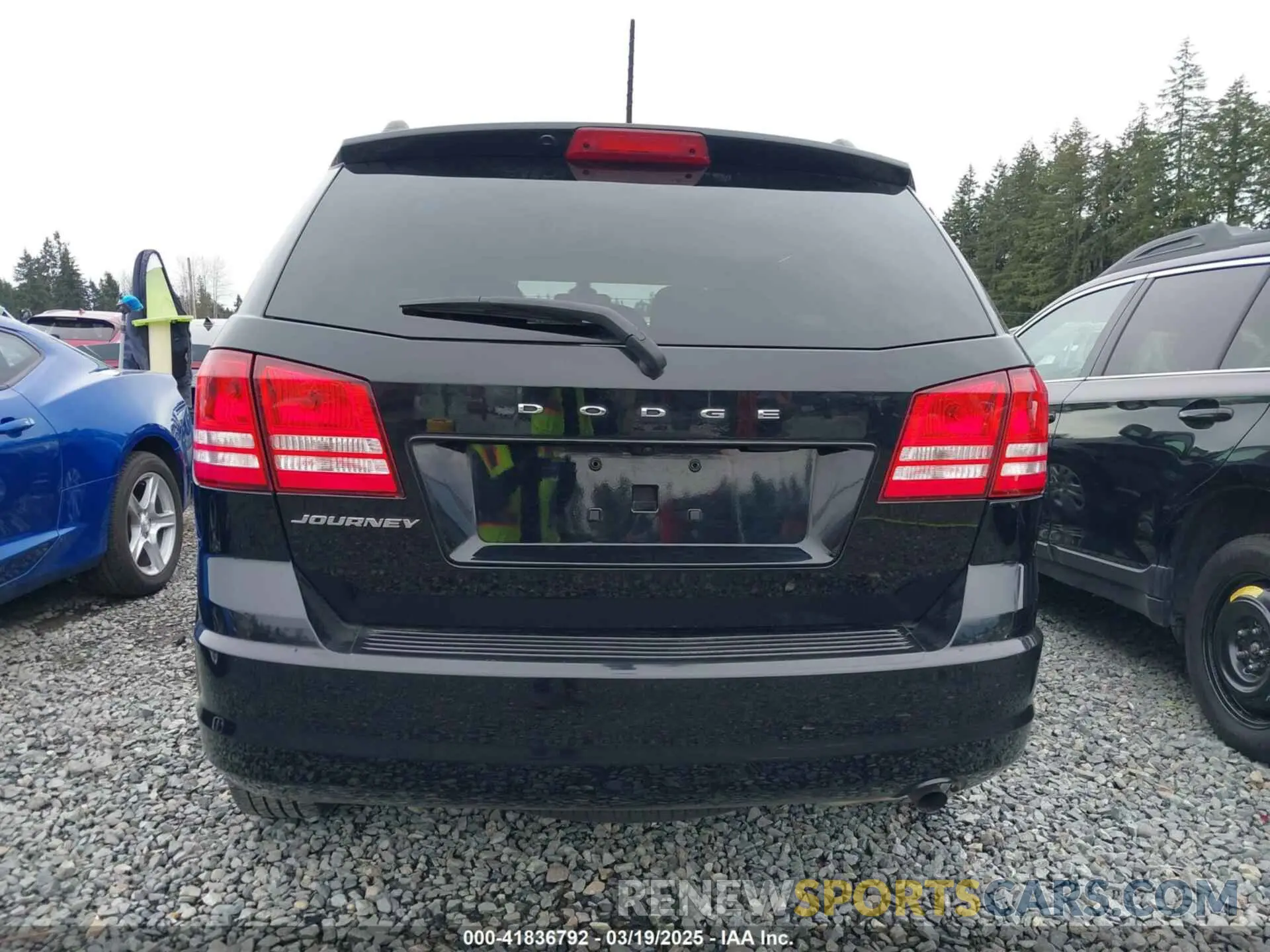 16 Photograph of a damaged car 3C4PDCAB3KT738093 DODGE JOURNEY 2019