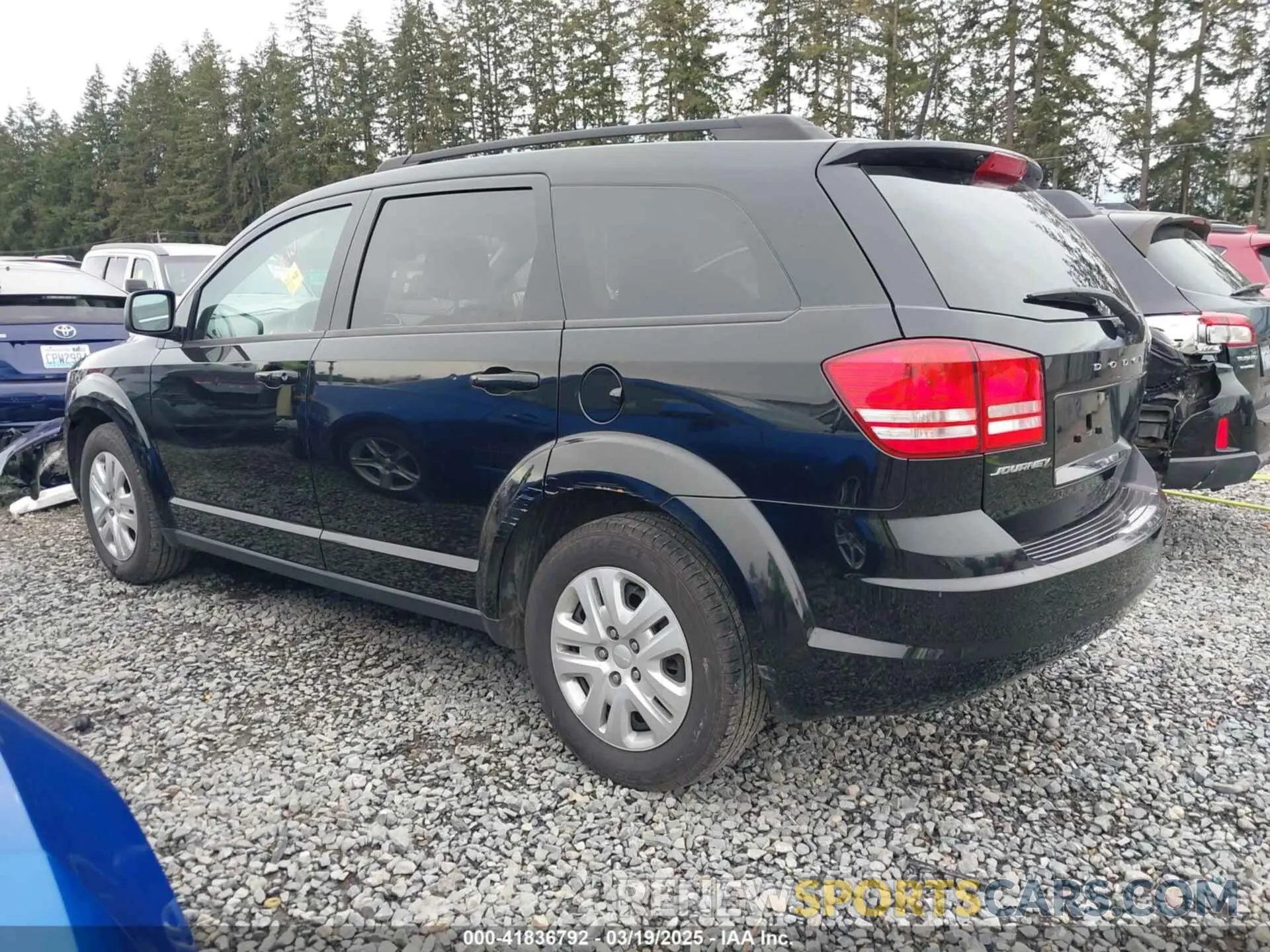 3 Photograph of a damaged car 3C4PDCAB3KT738093 DODGE JOURNEY 2019