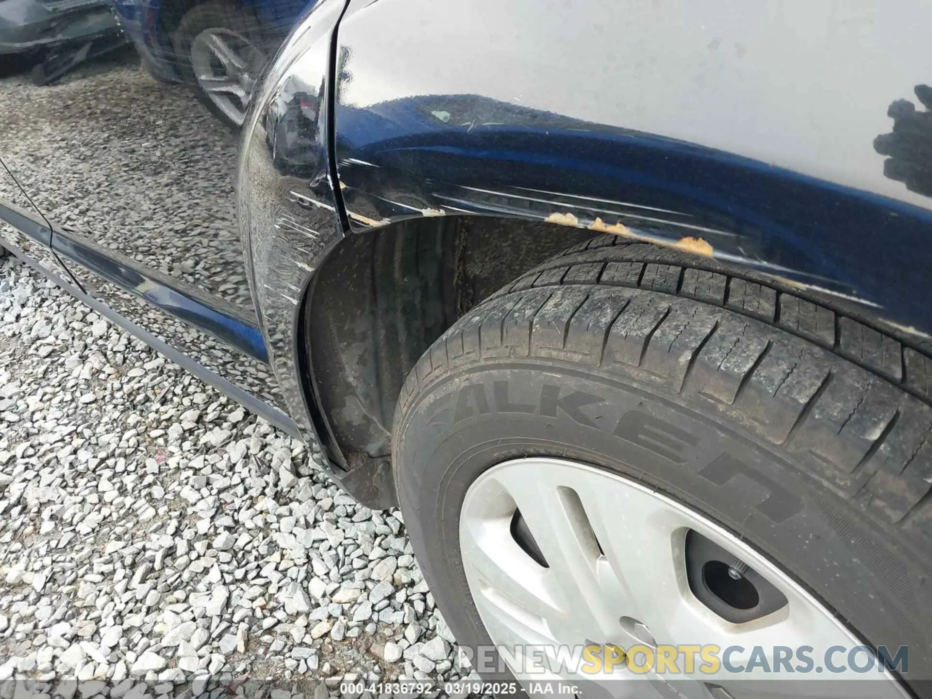 6 Photograph of a damaged car 3C4PDCAB3KT738093 DODGE JOURNEY 2019