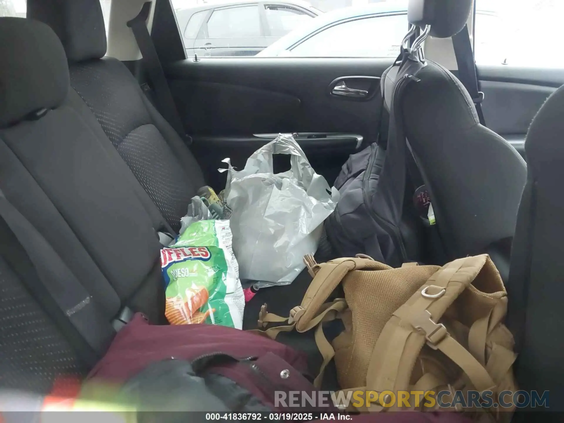 8 Photograph of a damaged car 3C4PDCAB3KT738093 DODGE JOURNEY 2019
