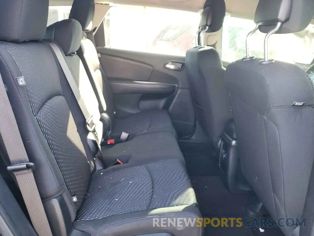 11 Photograph of a damaged car 3C4PDCAB3KT758795 DODGE JOURNEY 2019