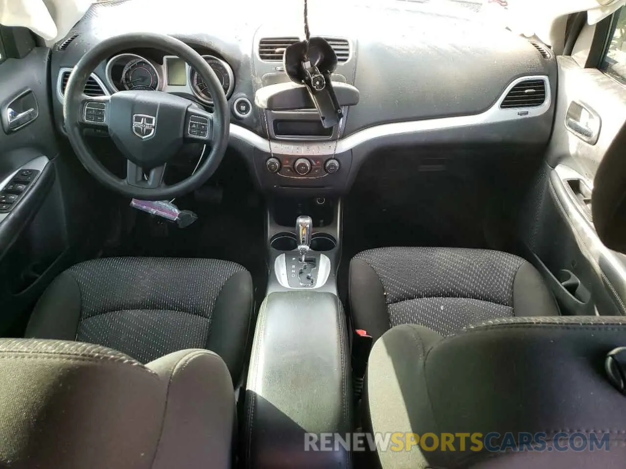 8 Photograph of a damaged car 3C4PDCAB3KT758795 DODGE JOURNEY 2019