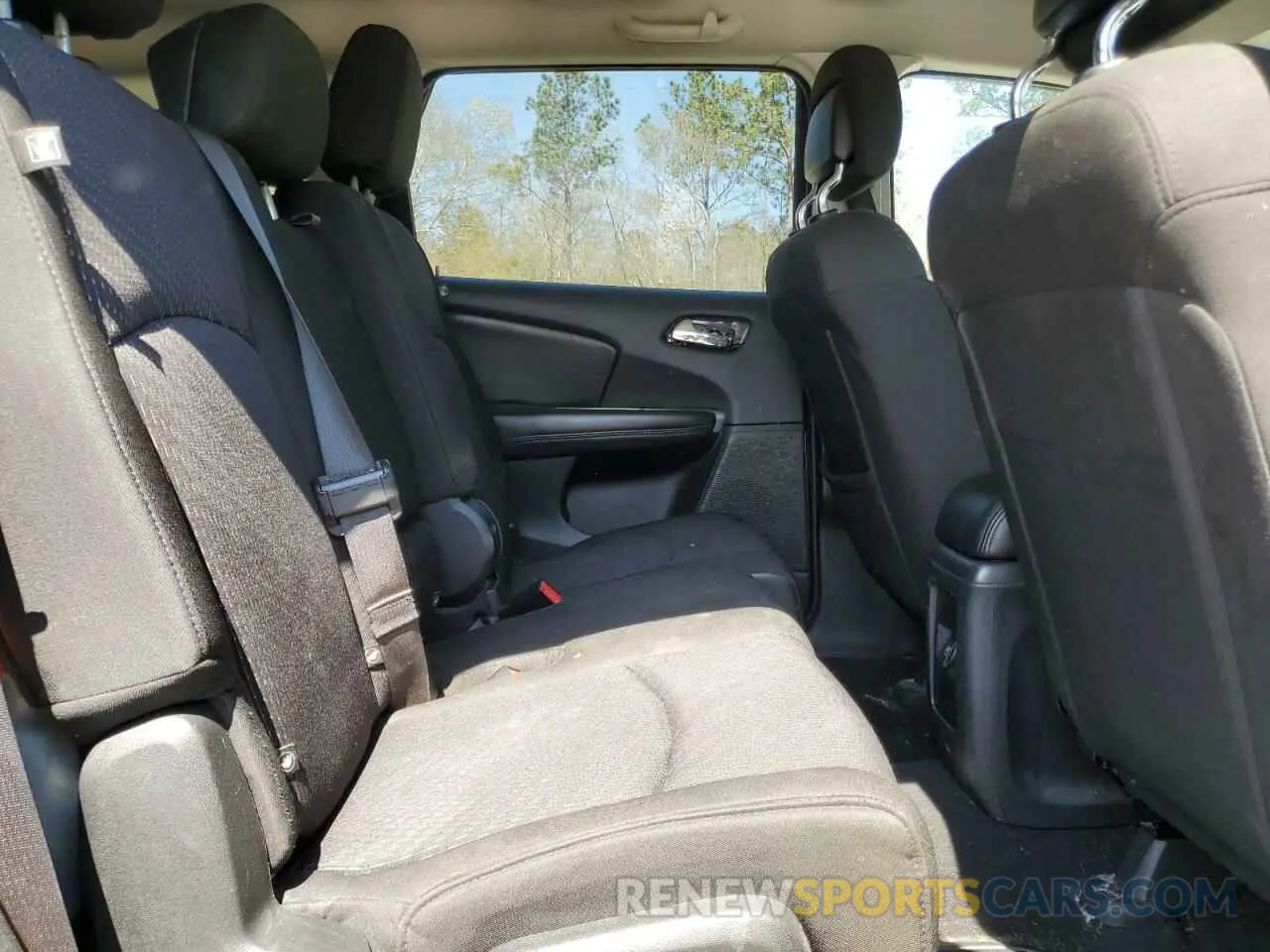 11 Photograph of a damaged car 3C4PDCAB3KT797709 DODGE JOURNEY 2019