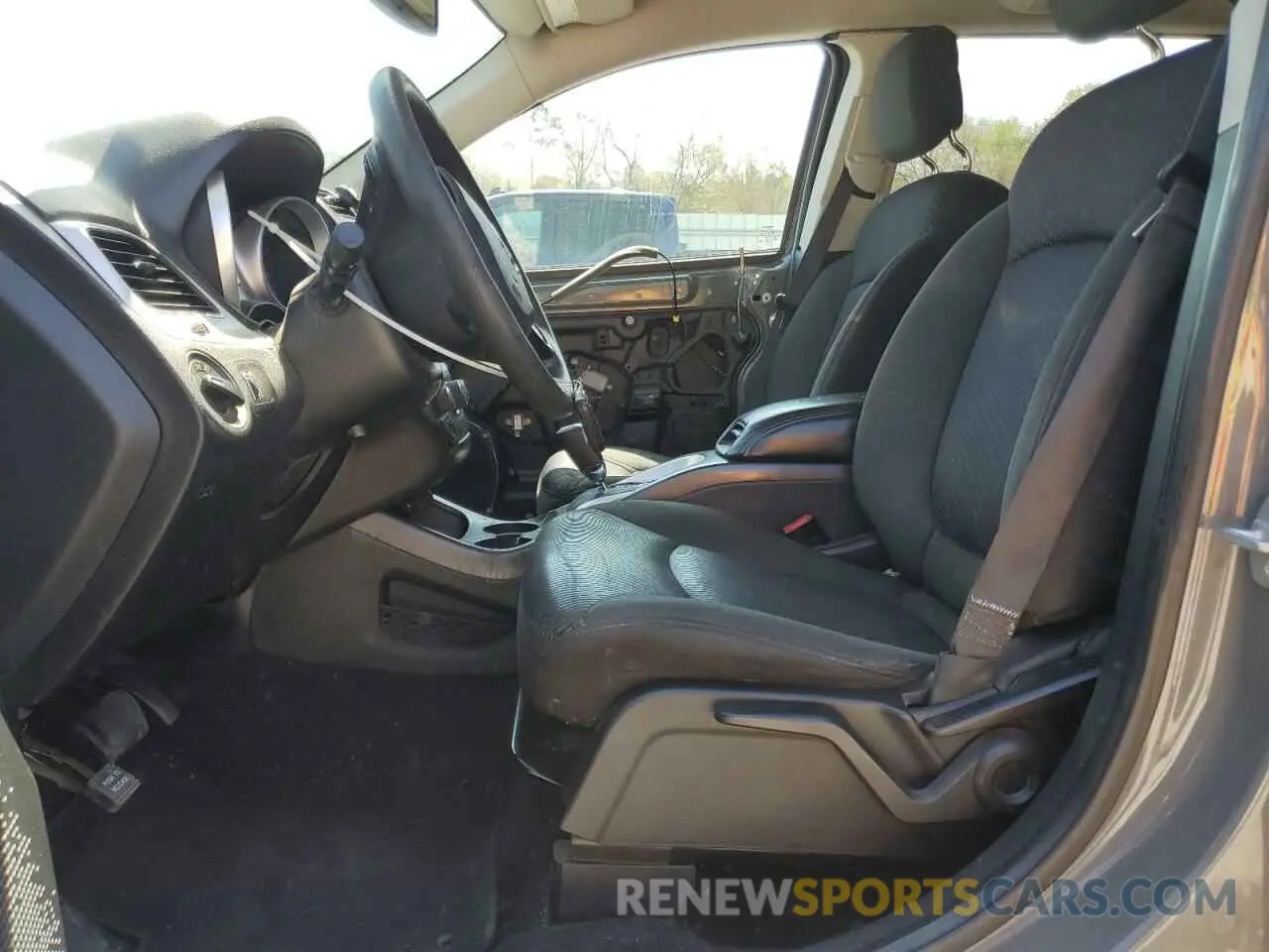 7 Photograph of a damaged car 3C4PDCAB3KT797709 DODGE JOURNEY 2019