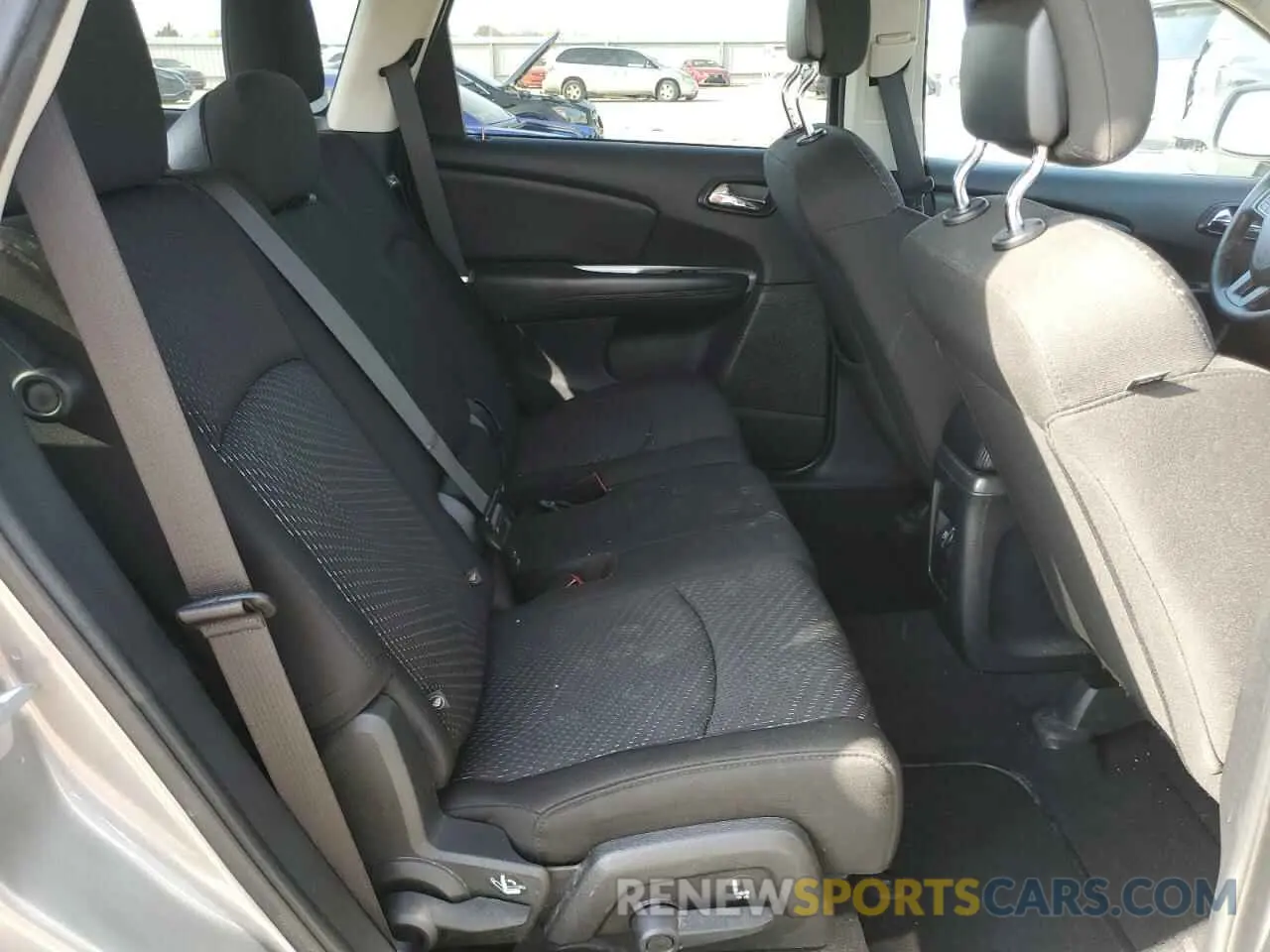 10 Photograph of a damaged car 3C4PDCAB3KT859691 DODGE JOURNEY 2019