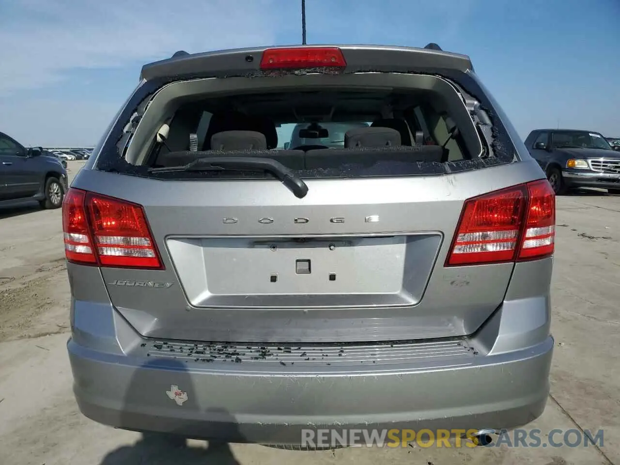 6 Photograph of a damaged car 3C4PDCAB3KT859691 DODGE JOURNEY 2019