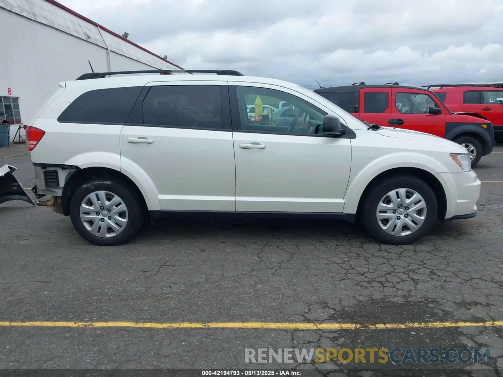 14 Photograph of a damaged car 3C4PDCAB3KT864437 DODGE JOURNEY 2019
