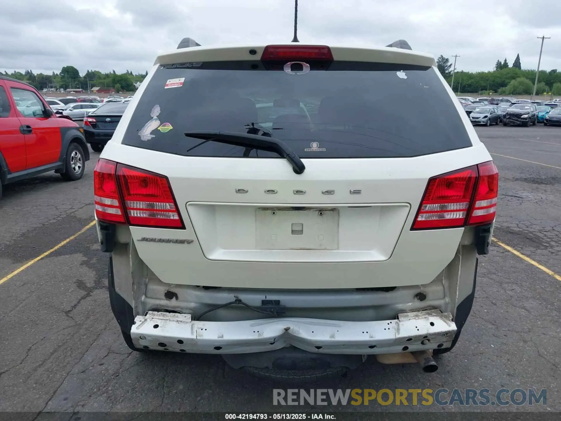 17 Photograph of a damaged car 3C4PDCAB3KT864437 DODGE JOURNEY 2019