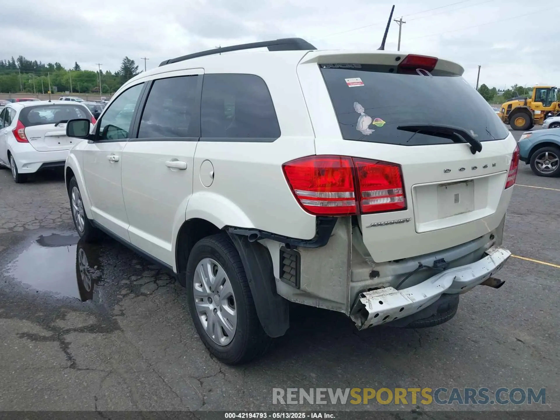3 Photograph of a damaged car 3C4PDCAB3KT864437 DODGE JOURNEY 2019