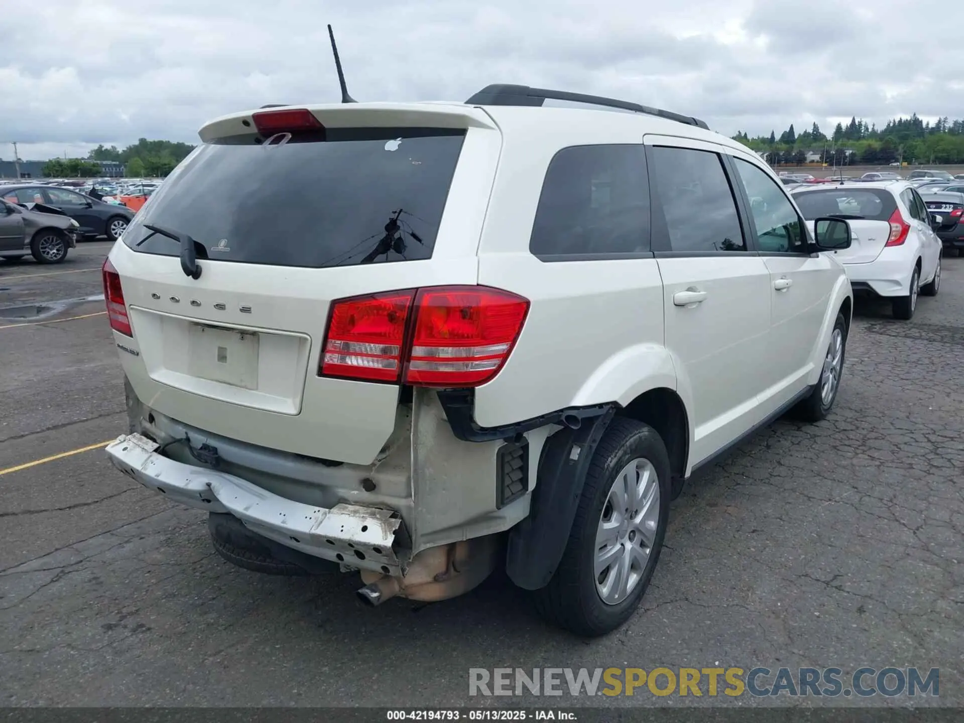 4 Photograph of a damaged car 3C4PDCAB3KT864437 DODGE JOURNEY 2019