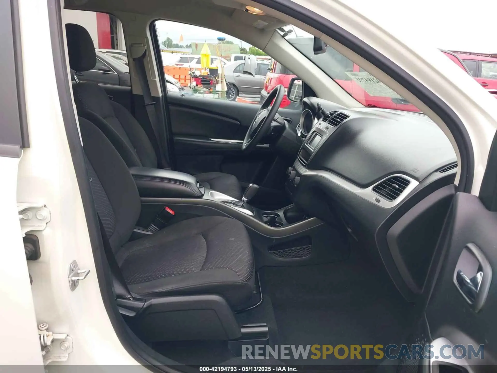 5 Photograph of a damaged car 3C4PDCAB3KT864437 DODGE JOURNEY 2019