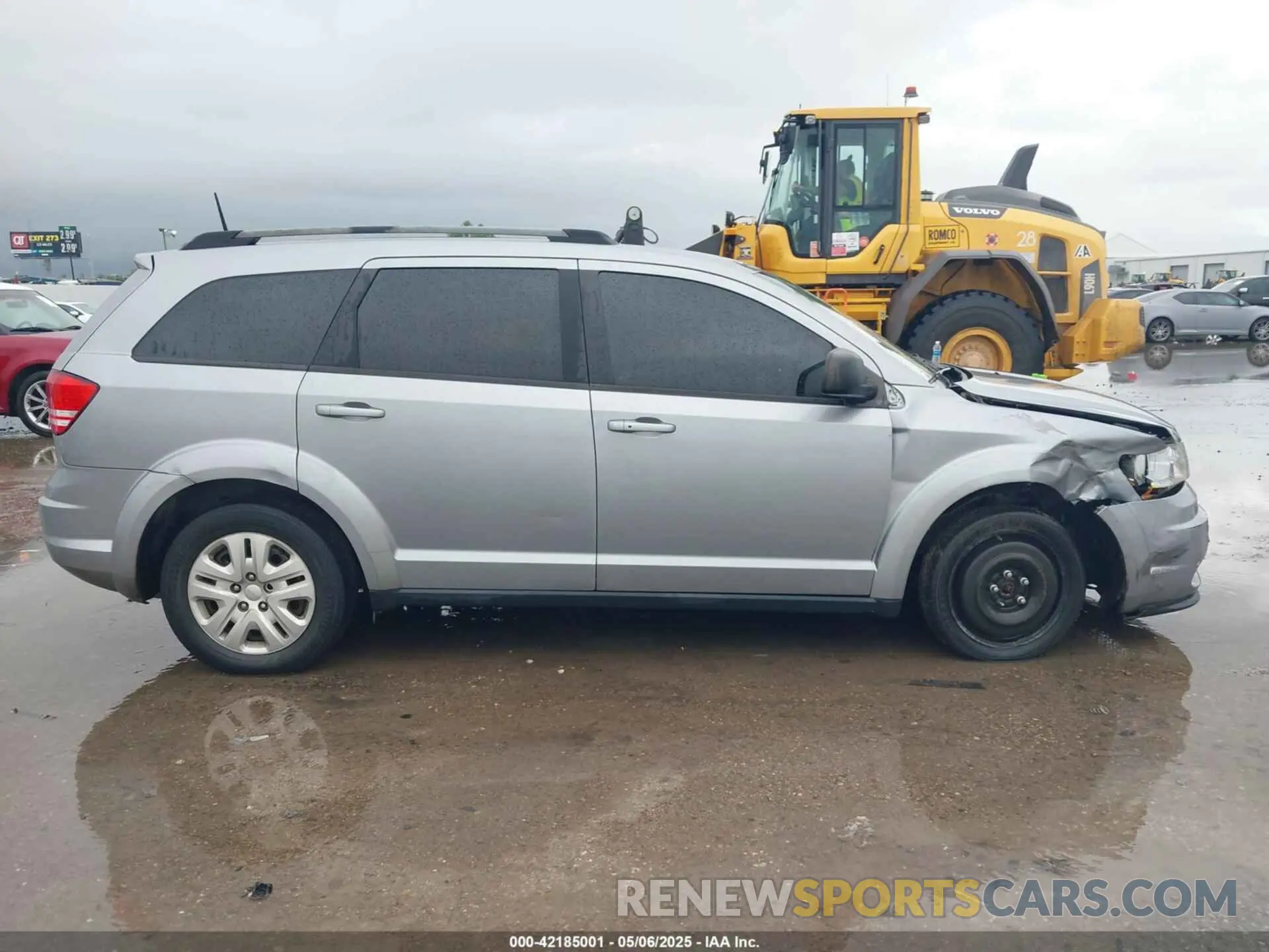 13 Photograph of a damaged car 3C4PDCAB3KT868004 DODGE JOURNEY 2019