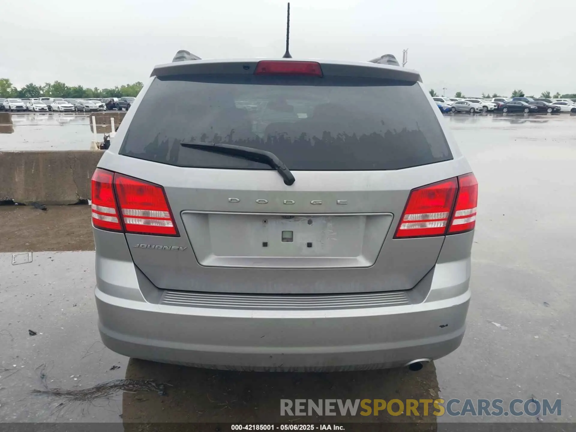 16 Photograph of a damaged car 3C4PDCAB3KT868004 DODGE JOURNEY 2019