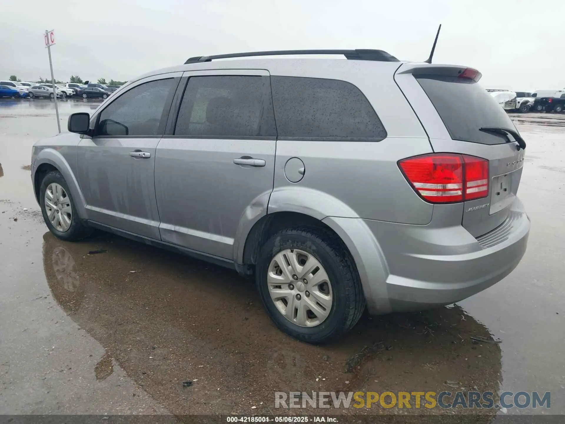 3 Photograph of a damaged car 3C4PDCAB3KT868004 DODGE JOURNEY 2019