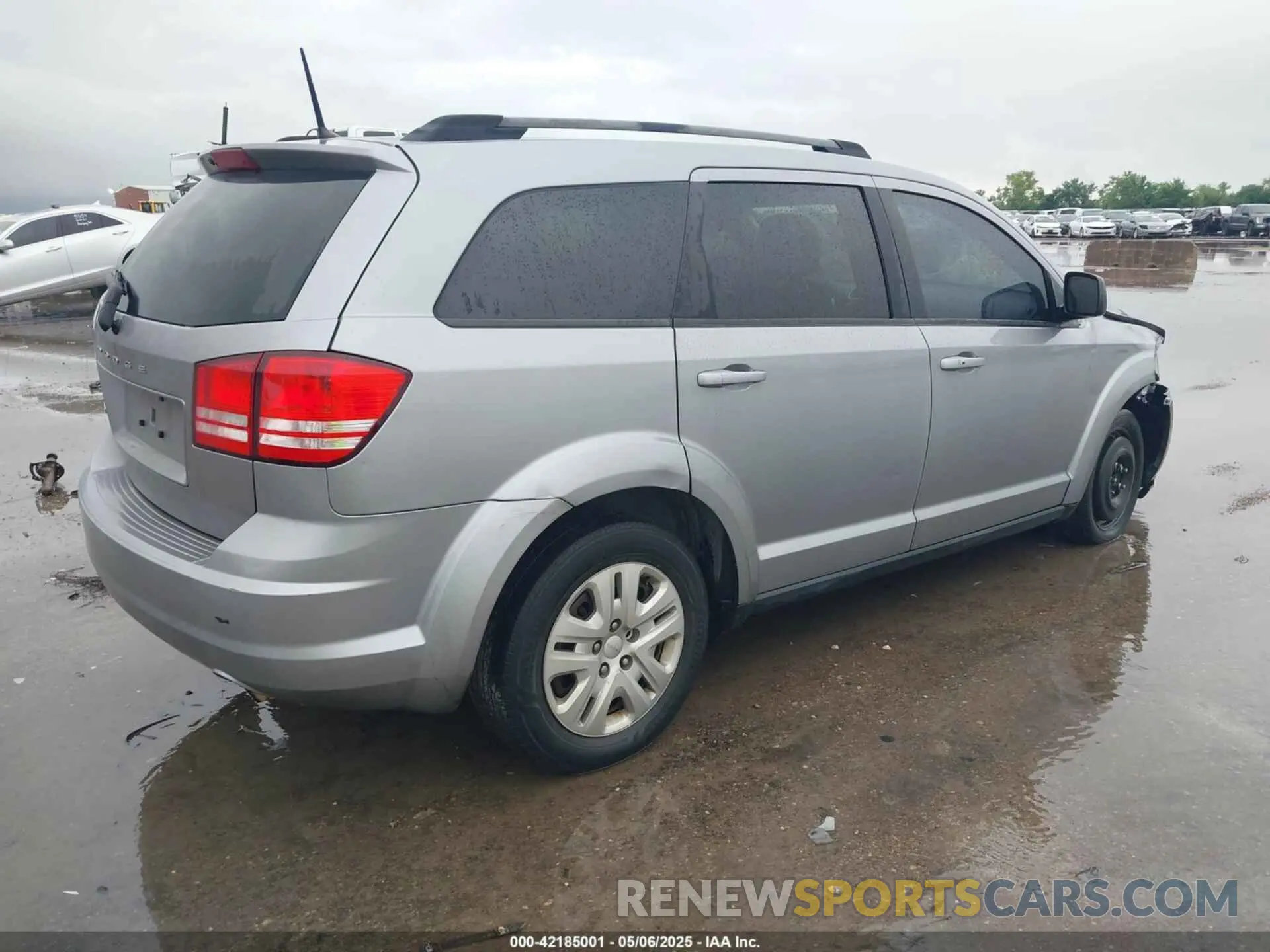 4 Photograph of a damaged car 3C4PDCAB3KT868004 DODGE JOURNEY 2019