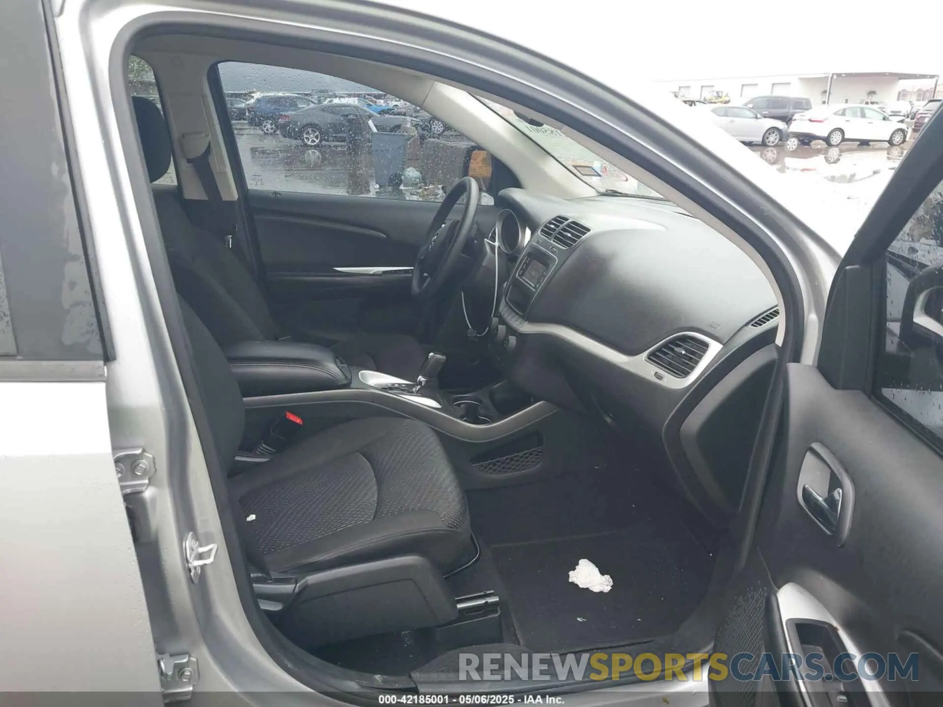 5 Photograph of a damaged car 3C4PDCAB3KT868004 DODGE JOURNEY 2019