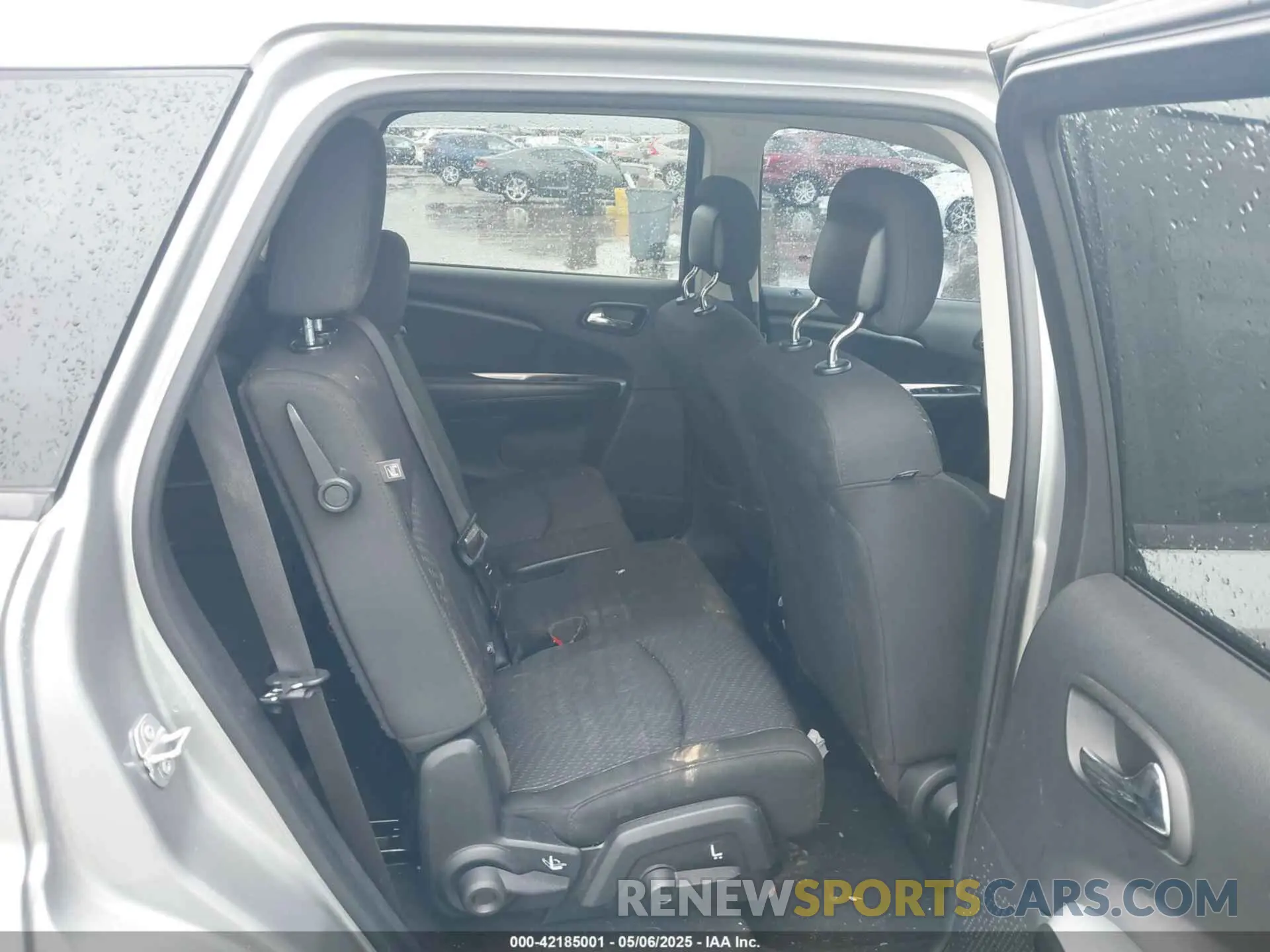 8 Photograph of a damaged car 3C4PDCAB3KT868004 DODGE JOURNEY 2019