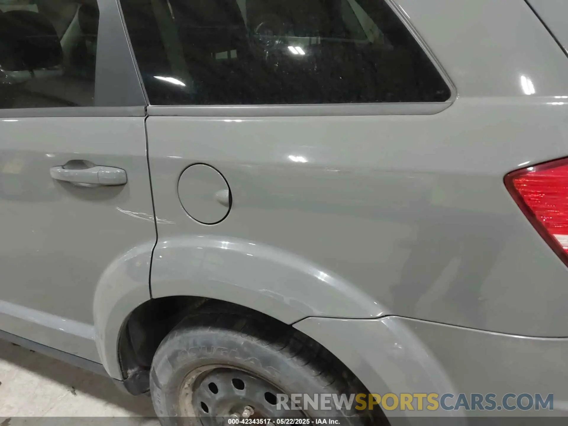 19 Photograph of a damaged car 3C4PDCAB3KT872327 DODGE JOURNEY 2019