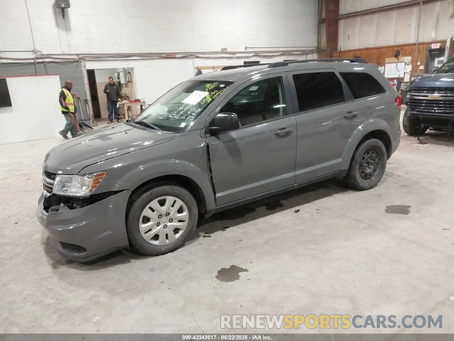 2 Photograph of a damaged car 3C4PDCAB3KT872327 DODGE JOURNEY 2019