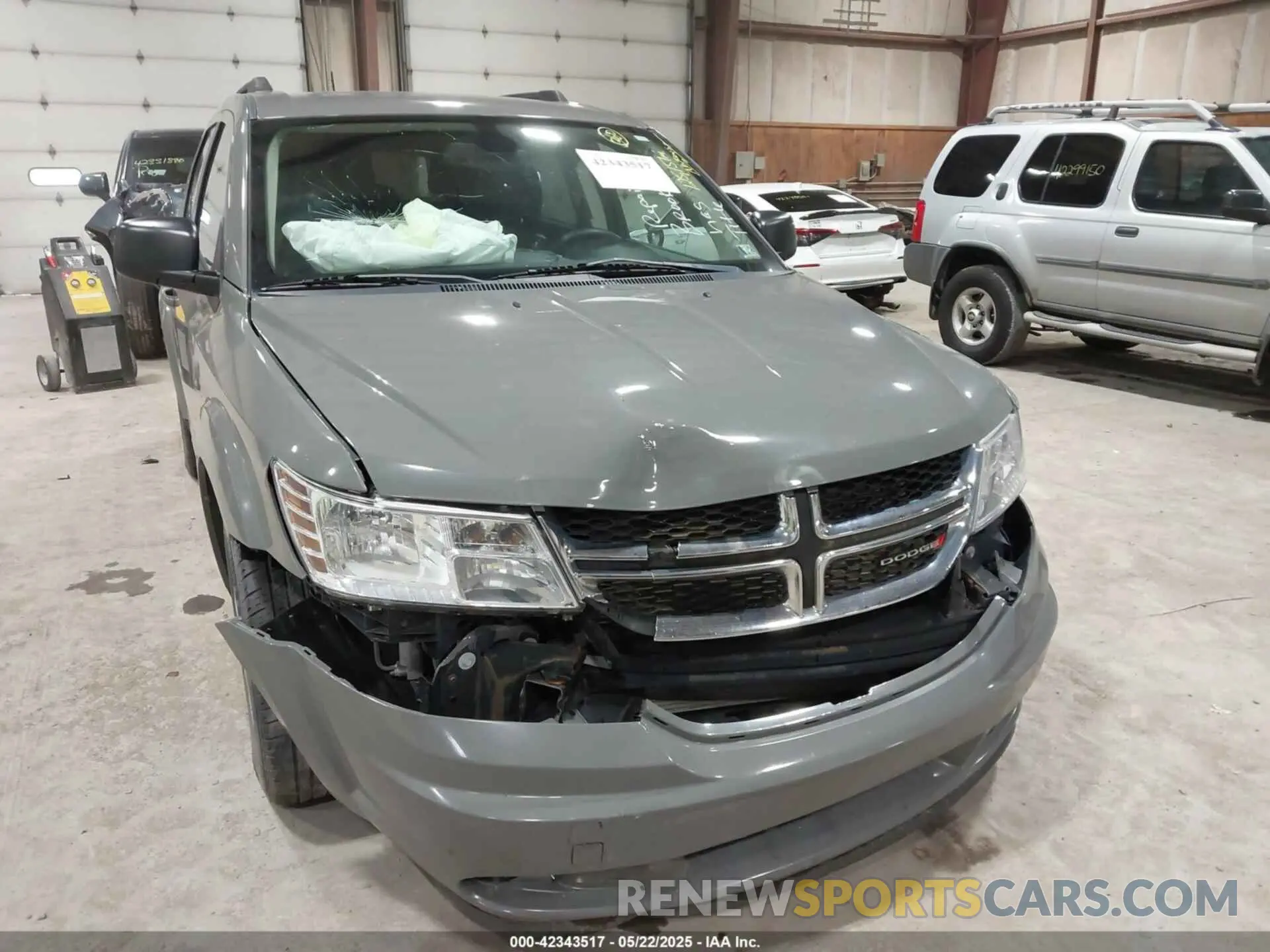 6 Photograph of a damaged car 3C4PDCAB3KT872327 DODGE JOURNEY 2019