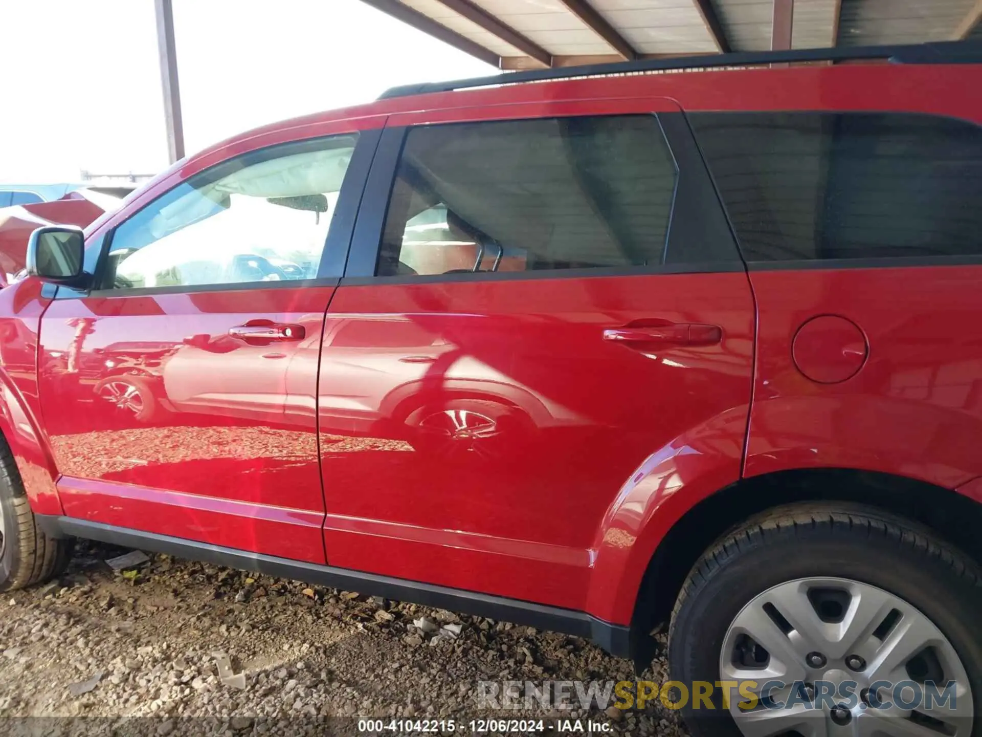 14 Photograph of a damaged car 3C4PDCAB4KT746557 DODGE JOURNEY 2019
