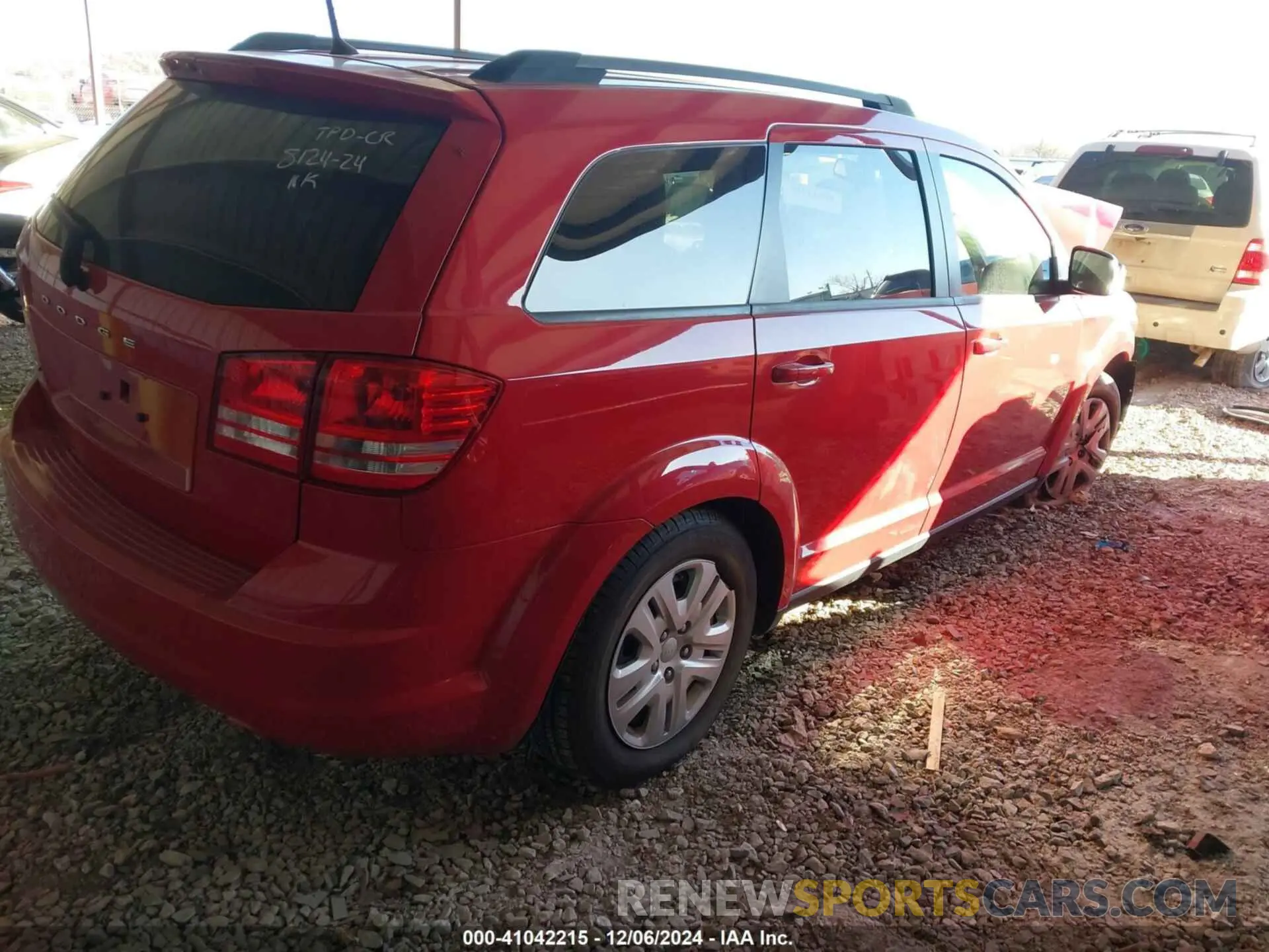 4 Photograph of a damaged car 3C4PDCAB4KT746557 DODGE JOURNEY 2019