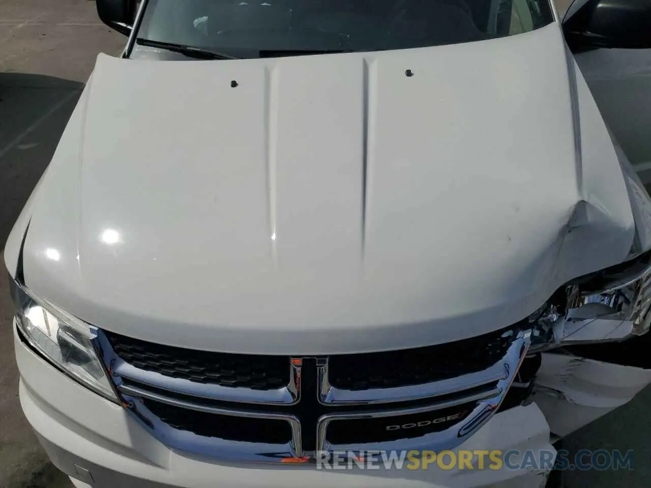 12 Photograph of a damaged car 3C4PDCAB4KT746719 DODGE JOURNEY 2019