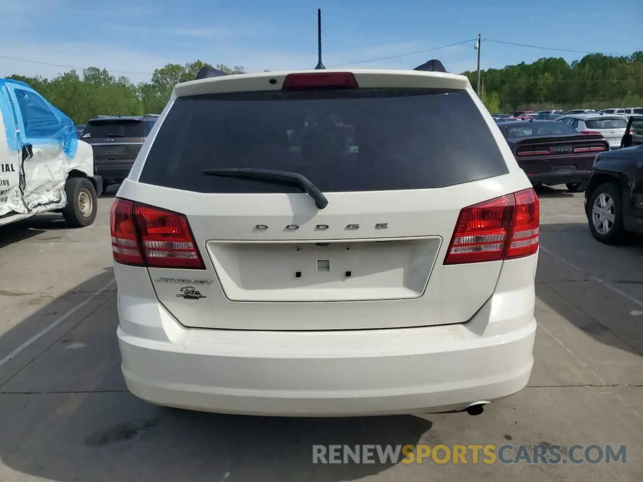 6 Photograph of a damaged car 3C4PDCAB4KT746719 DODGE JOURNEY 2019