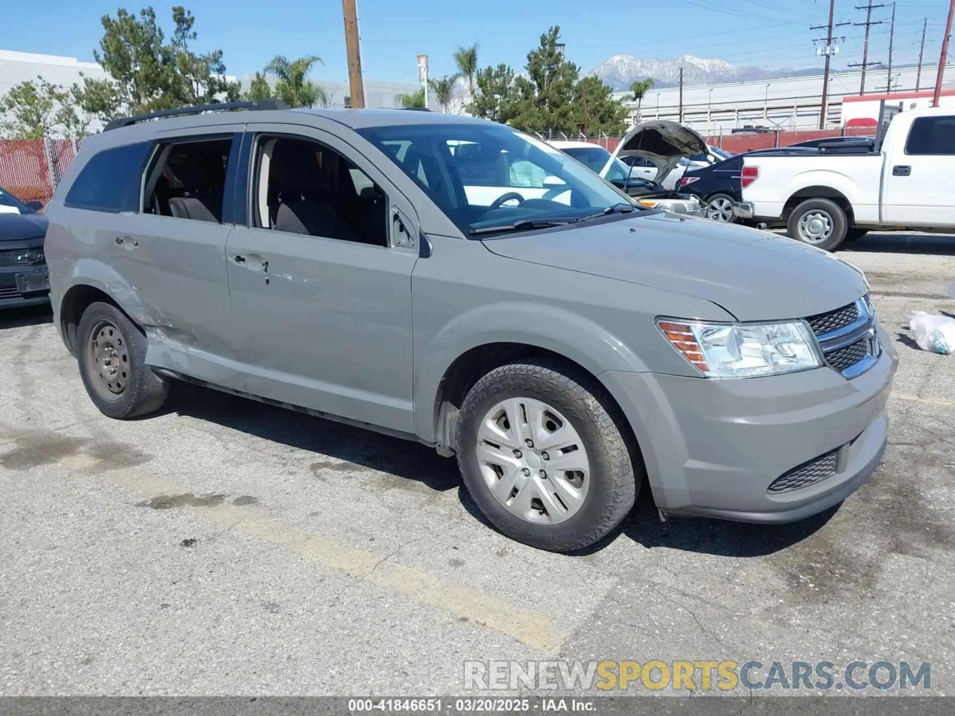 1 Photograph of a damaged car 3C4PDCAB4KT749734 DODGE JOURNEY 2019