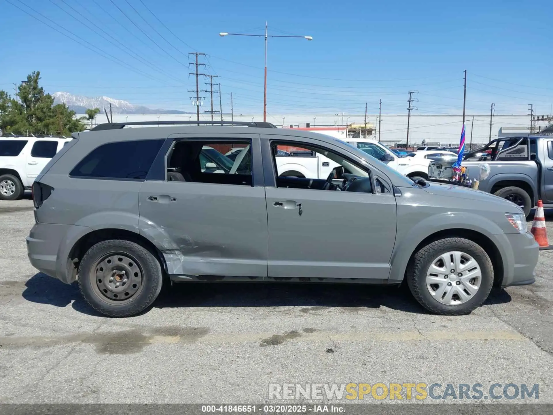14 Photograph of a damaged car 3C4PDCAB4KT749734 DODGE JOURNEY 2019