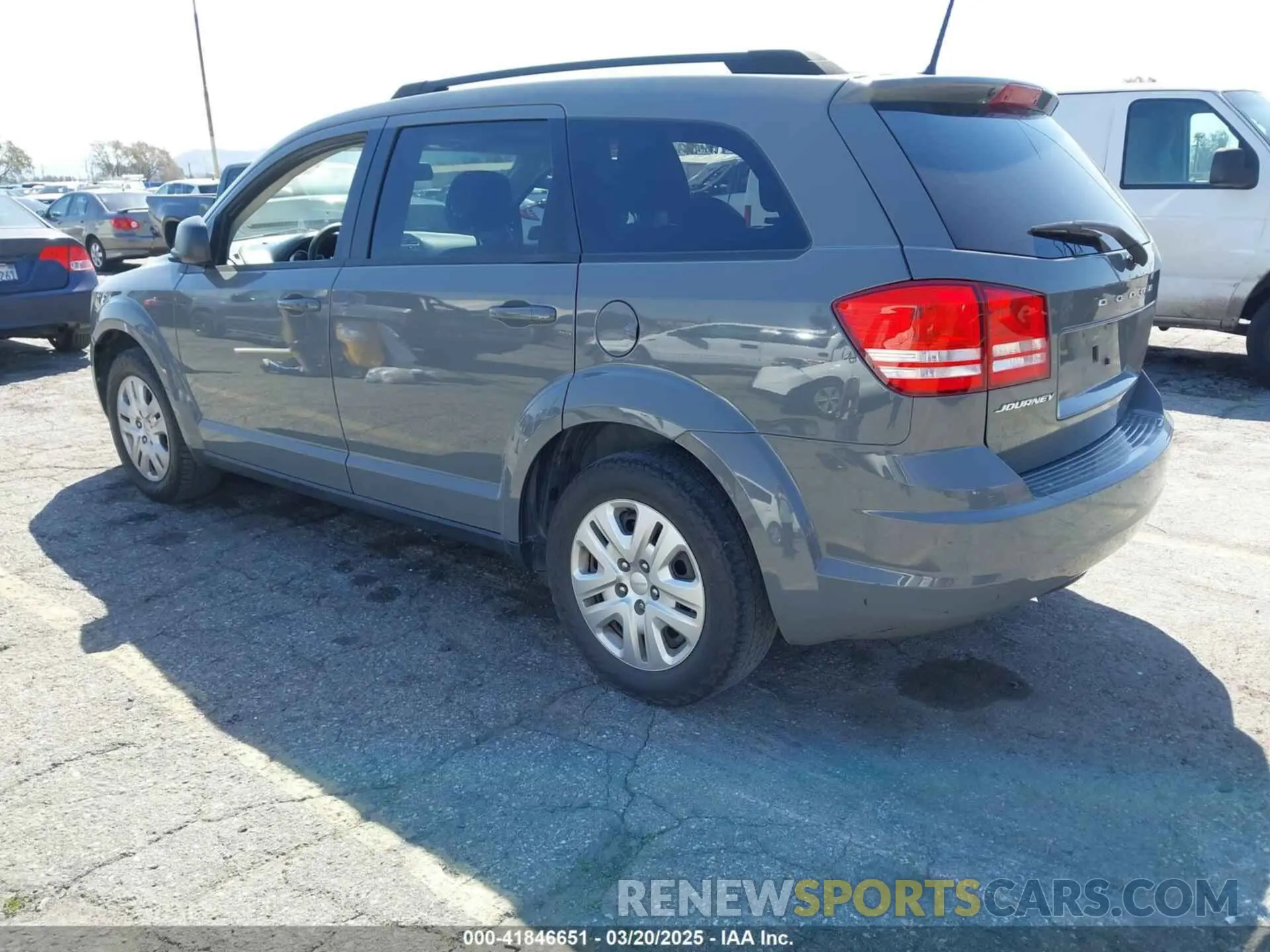 3 Photograph of a damaged car 3C4PDCAB4KT749734 DODGE JOURNEY 2019