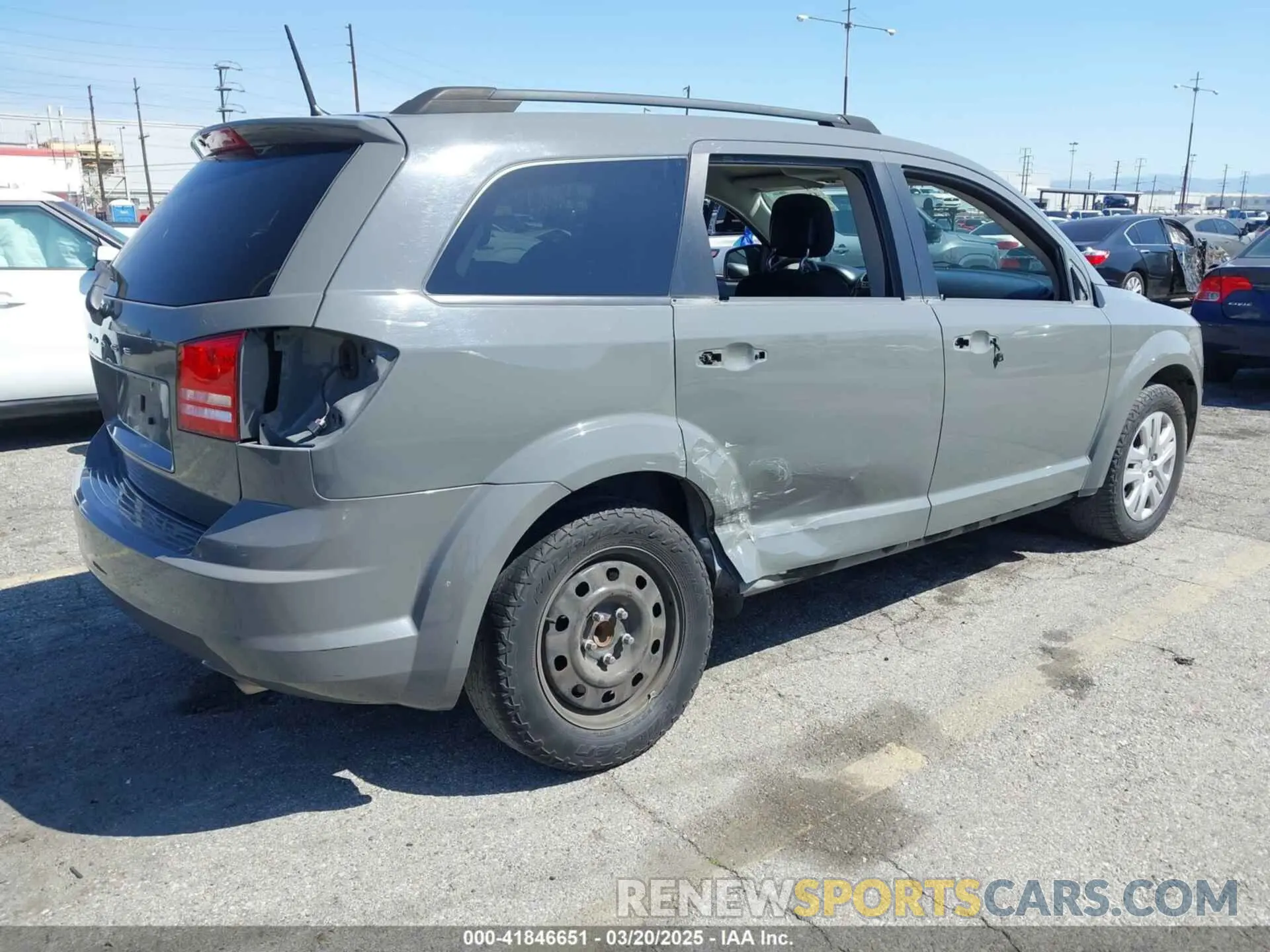 4 Photograph of a damaged car 3C4PDCAB4KT749734 DODGE JOURNEY 2019
