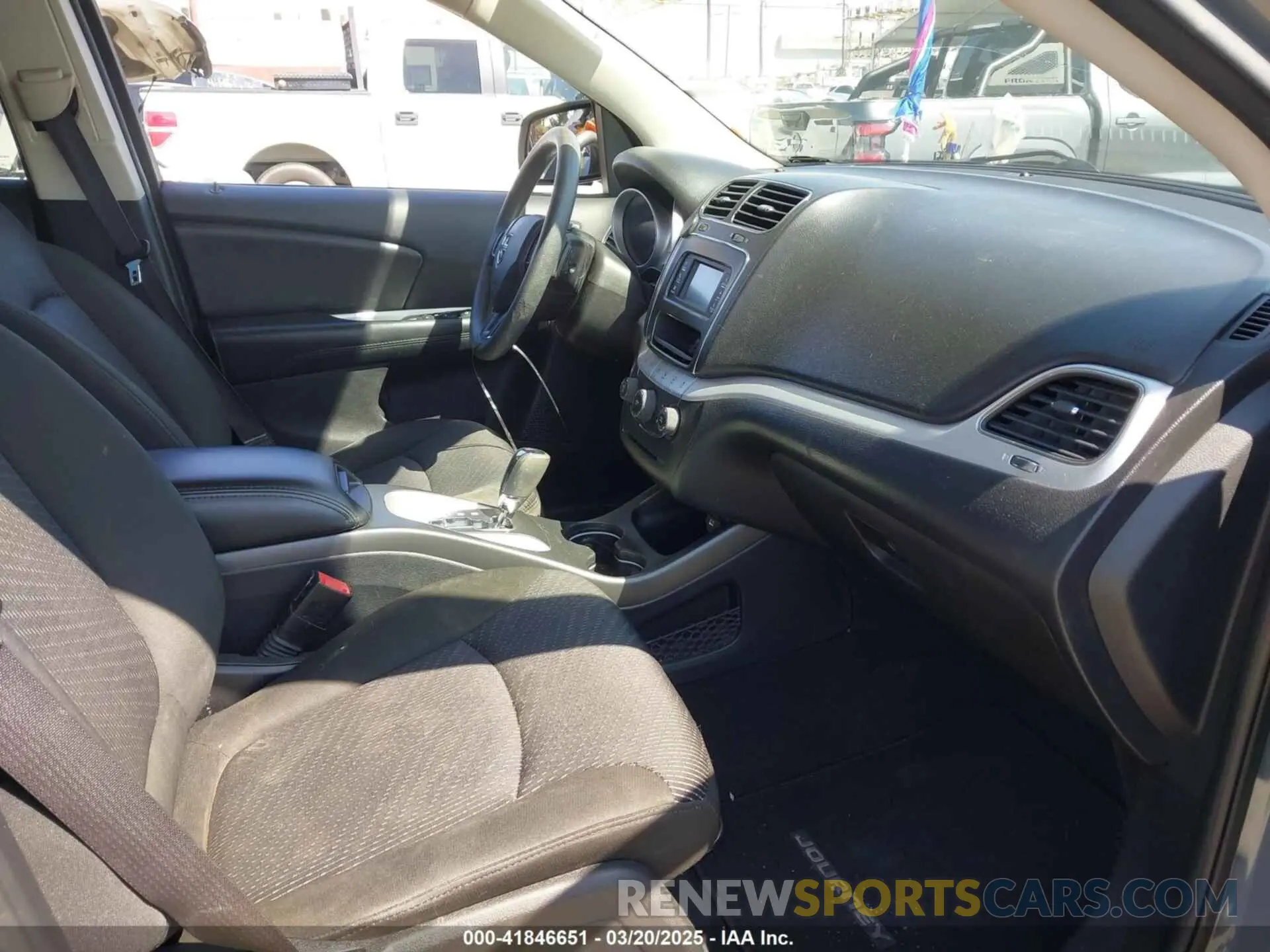 5 Photograph of a damaged car 3C4PDCAB4KT749734 DODGE JOURNEY 2019