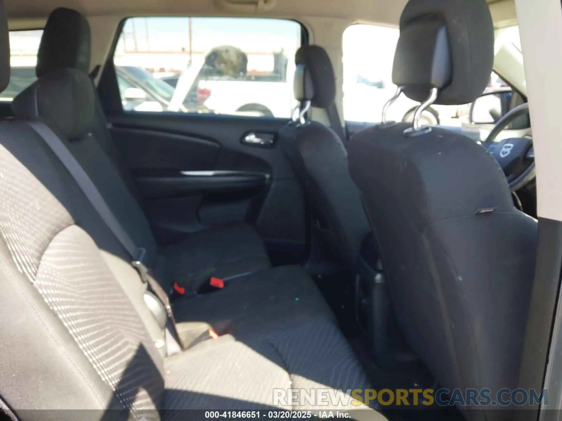 8 Photograph of a damaged car 3C4PDCAB4KT749734 DODGE JOURNEY 2019