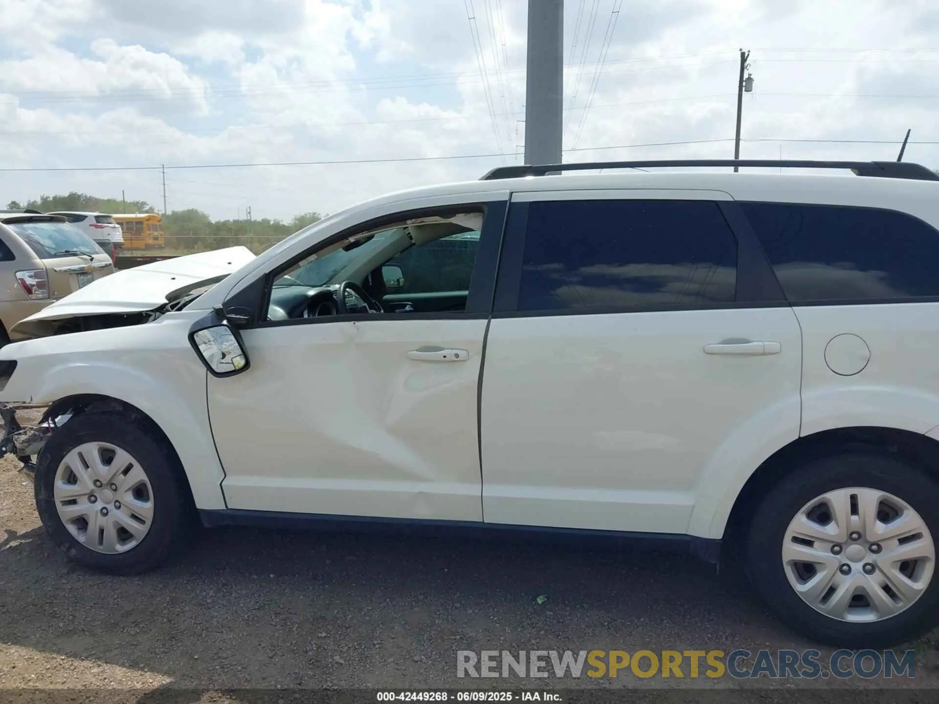 14 Photograph of a damaged car 3C4PDCAB4KT861661 DODGE JOURNEY 2019