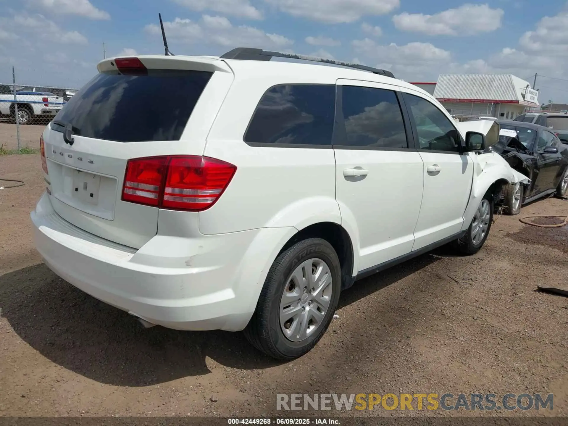 4 Photograph of a damaged car 3C4PDCAB4KT861661 DODGE JOURNEY 2019