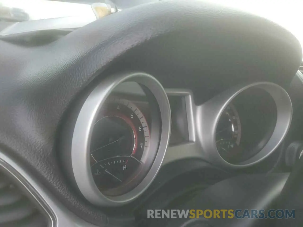 9 Photograph of a damaged car 3C4PDCAB4KT864575 DODGE JOURNEY 2019