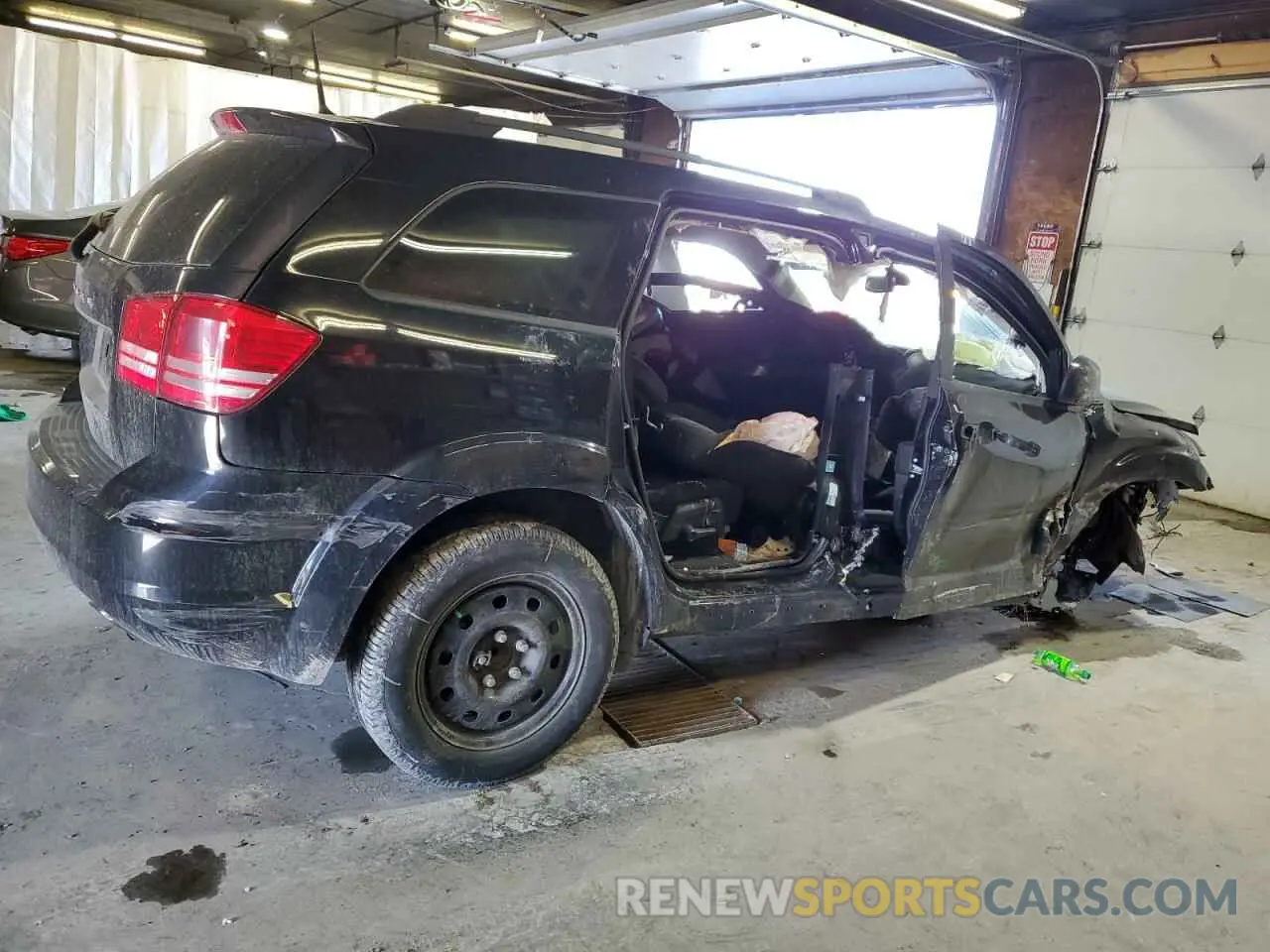 3 Photograph of a damaged car 3C4PDCAB5KT770947 DODGE JOURNEY 2019