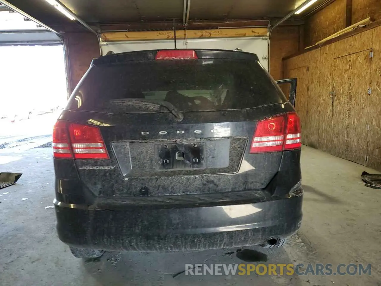 6 Photograph of a damaged car 3C4PDCAB5KT770947 DODGE JOURNEY 2019