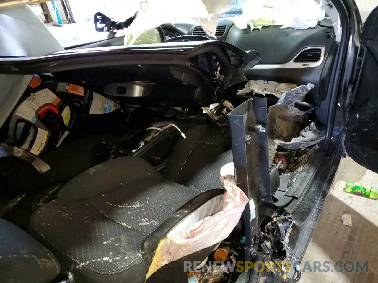 8 Photograph of a damaged car 3C4PDCAB5KT770947 DODGE JOURNEY 2019