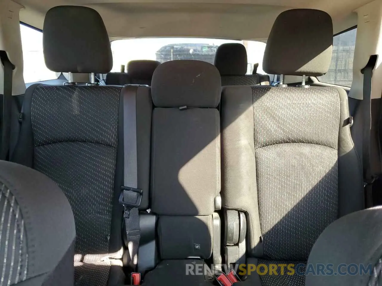 10 Photograph of a damaged car 3C4PDCAB5KT867937 DODGE JOURNEY 2019
