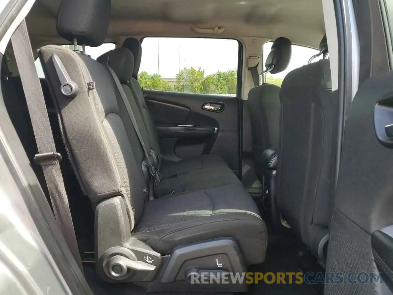 11 Photograph of a damaged car 3C4PDCAB6KT737942 DODGE JOURNEY 2019