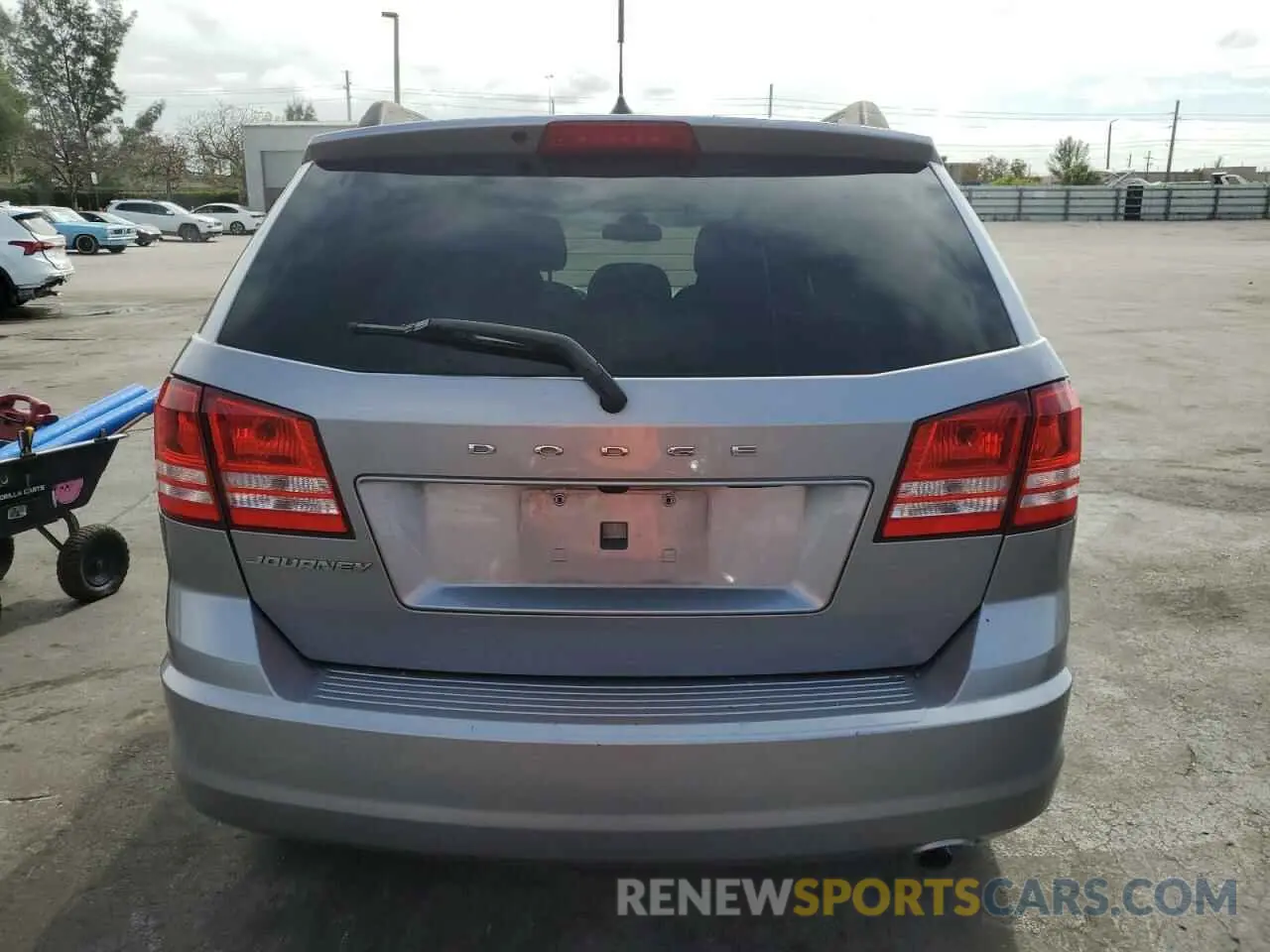 6 Photograph of a damaged car 3C4PDCAB6KT737942 DODGE JOURNEY 2019