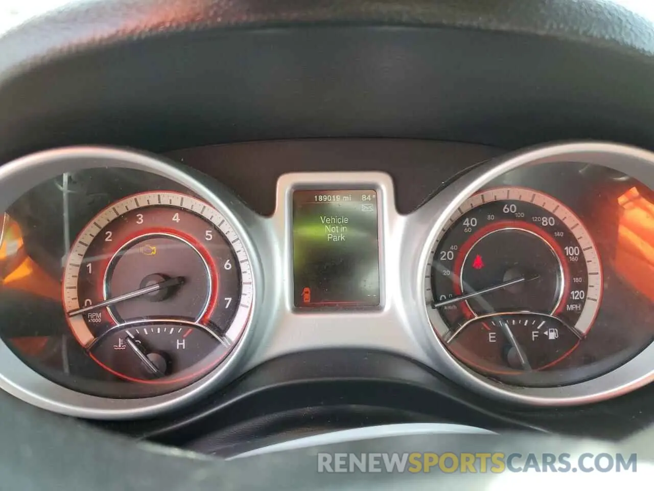 9 Photograph of a damaged car 3C4PDCAB6KT737942 DODGE JOURNEY 2019