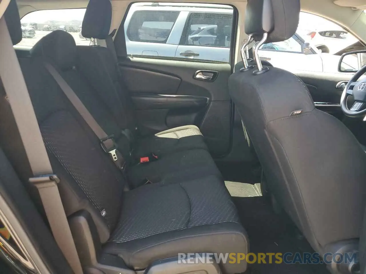 11 Photograph of a damaged car 3C4PDCAB6KT751081 DODGE JOURNEY 2019