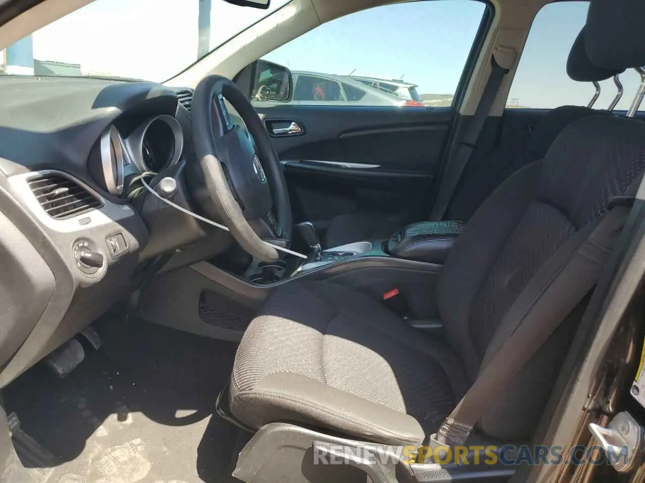 7 Photograph of a damaged car 3C4PDCAB6KT751081 DODGE JOURNEY 2019