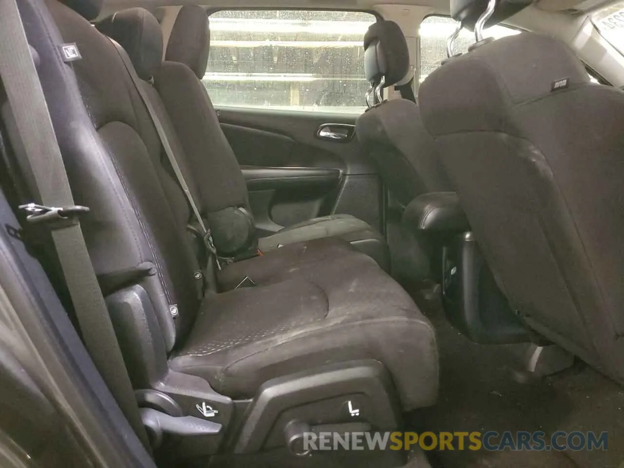 11 Photograph of a damaged car 3C4PDCAB6KT751470 DODGE JOURNEY 2019