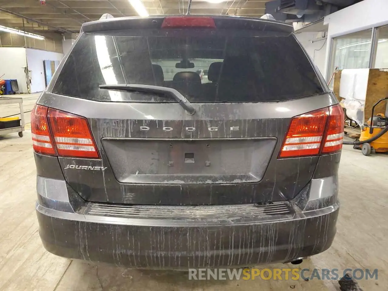 6 Photograph of a damaged car 3C4PDCAB6KT751470 DODGE JOURNEY 2019