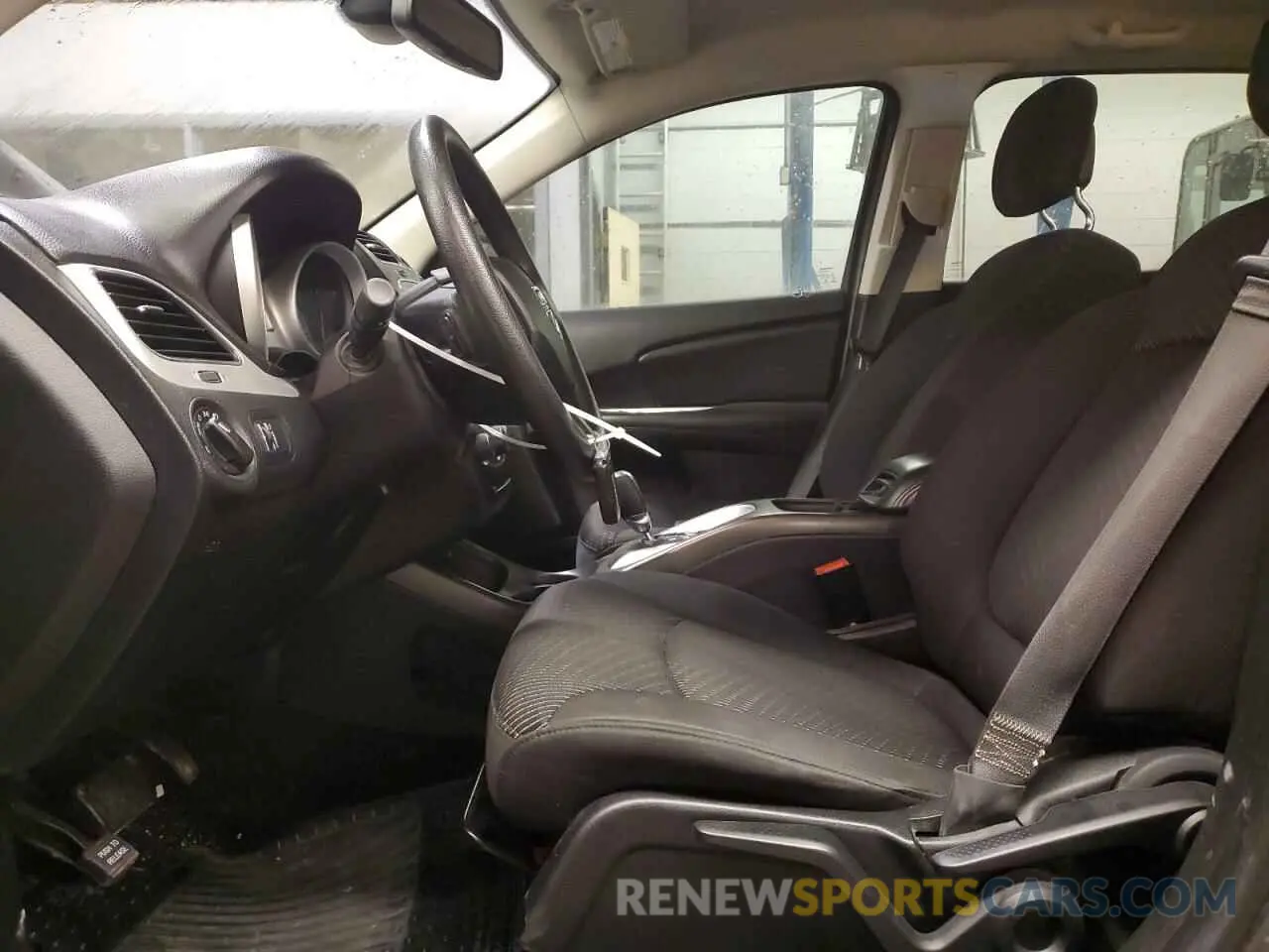 7 Photograph of a damaged car 3C4PDCAB6KT751470 DODGE JOURNEY 2019